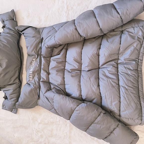 Authentic BALENCIAGA PUFFER JACKET - Picture 5 of 14